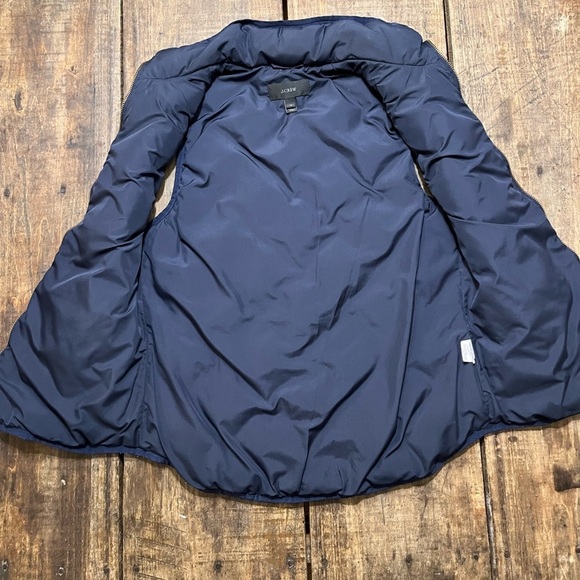 💙 J. Crew Navy Blue Puffer Vest | Women’s Size XS | Great Condition! - Picture 3 of 6